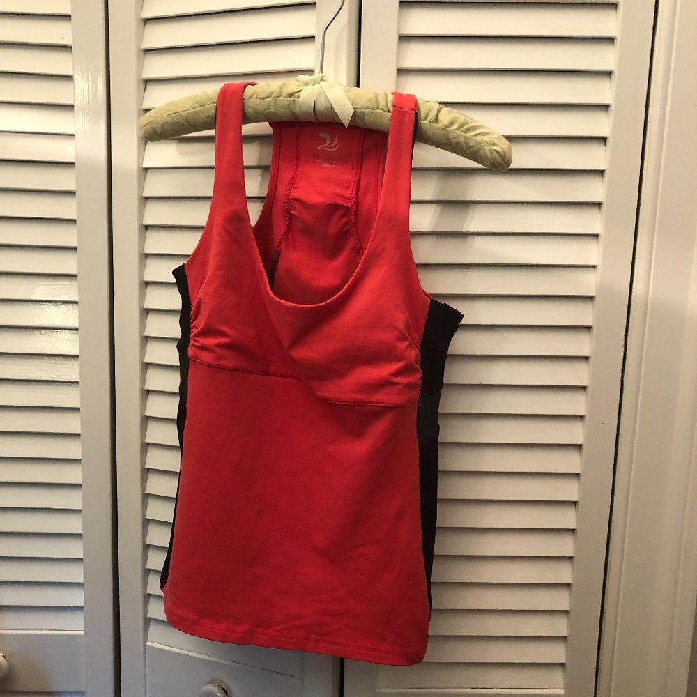 KOS USA coral red and gray charcoal active top, M
